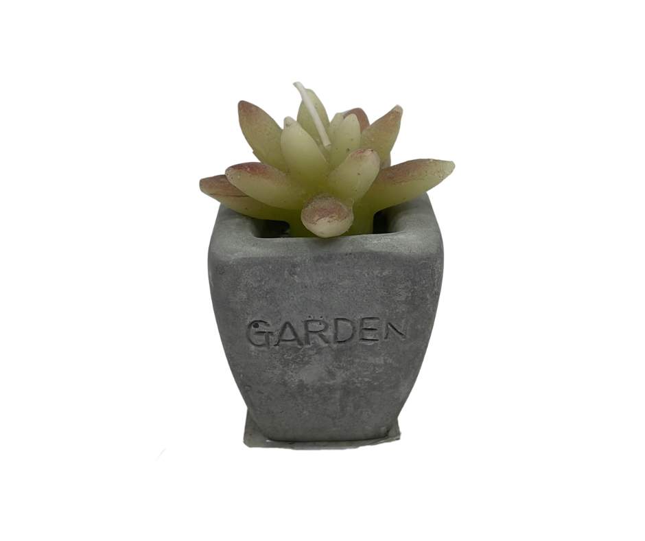 נר בעיצוב עציץ עם כיתוב GARDEN במרכז.